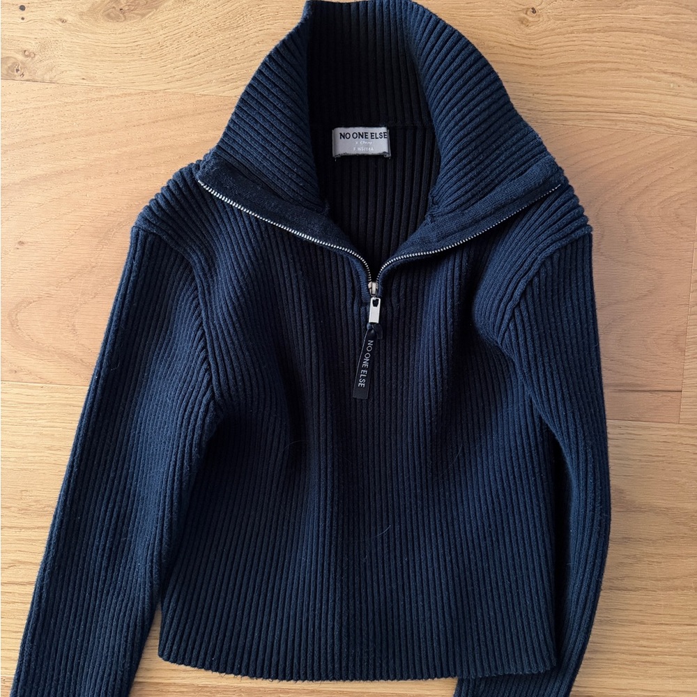 Stylish Black Ribbed Sweater - Picture 3 of 4